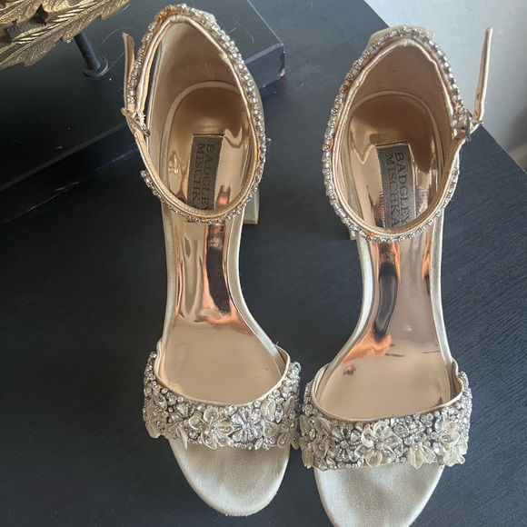 Badgley Mischka Finesse Ivory Heel - Picture 8 of 11